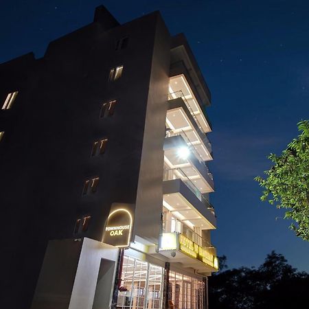 Townhouse Oak Vs Shivanya Lakhnau Kültér fotó