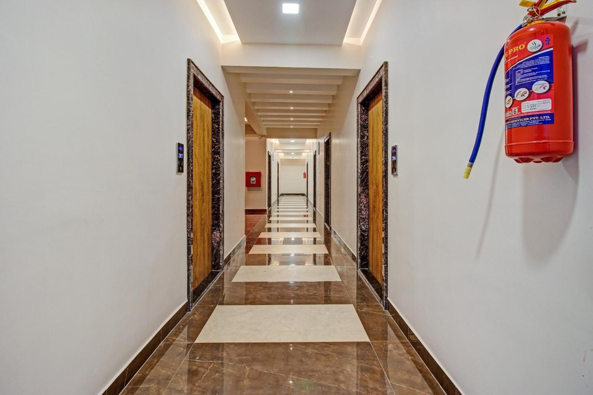 Townhouse Oak Vs Shivanya Lakhnau Kültér fotó