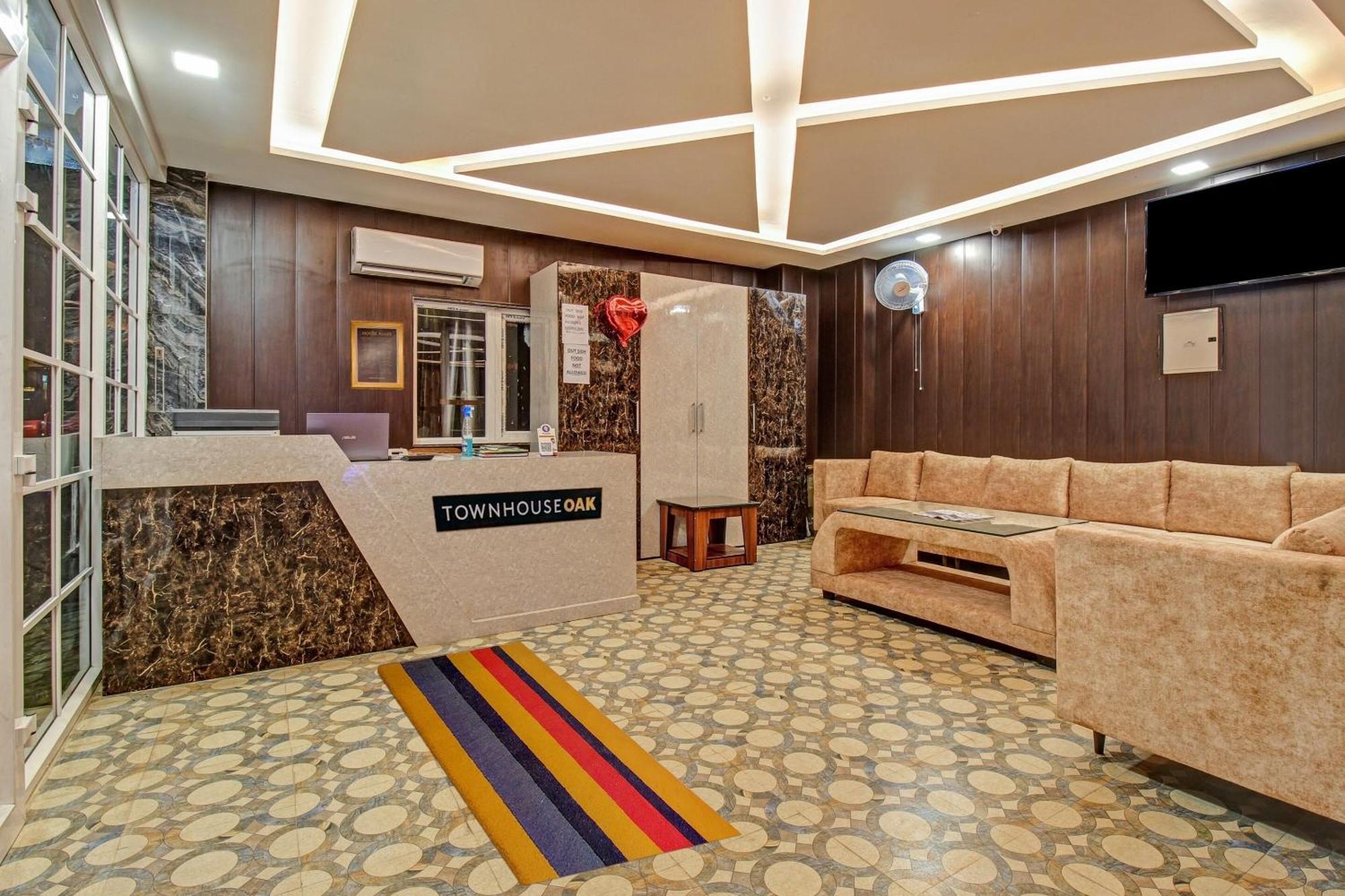 Townhouse Oak Vs Shivanya Lakhnau Kültér fotó