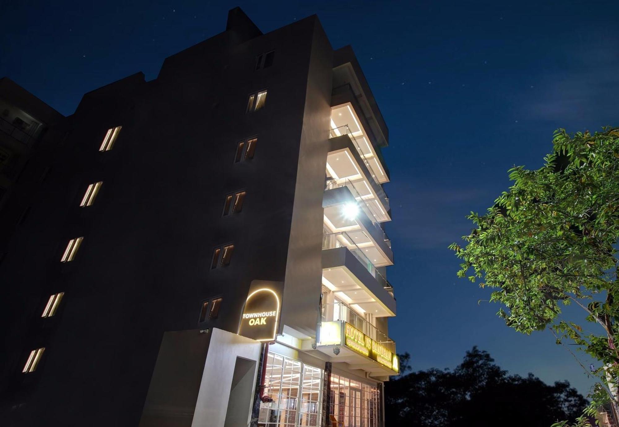 Townhouse Oak Vs Shivanya Lakhnau Kültér fotó